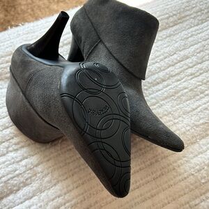 Size 7 , Kenneth Cole reaction suade boot